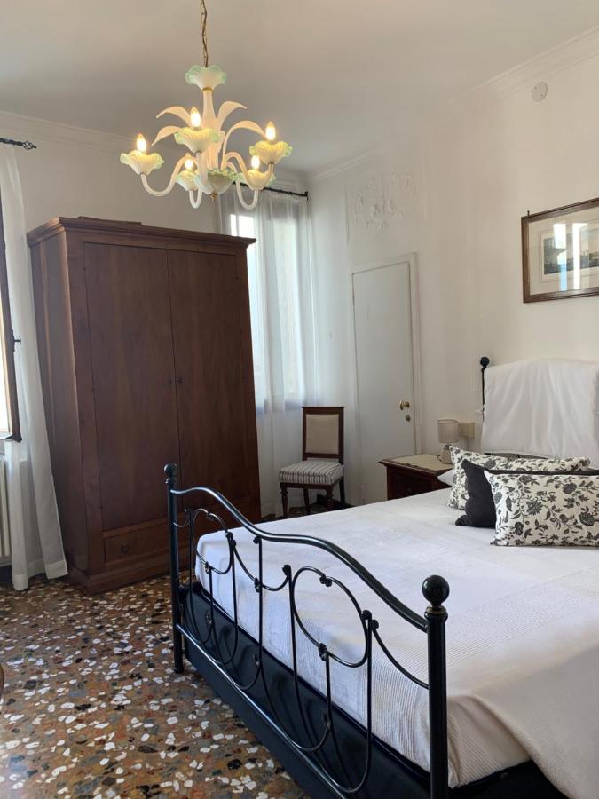 B&B Al Teatro With Canal View Venedik Dış mekan fotoğraf